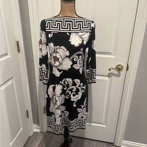 White House Black Market Black and White Floral Dress. Size Small.
